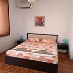 Coral Family Černomorec